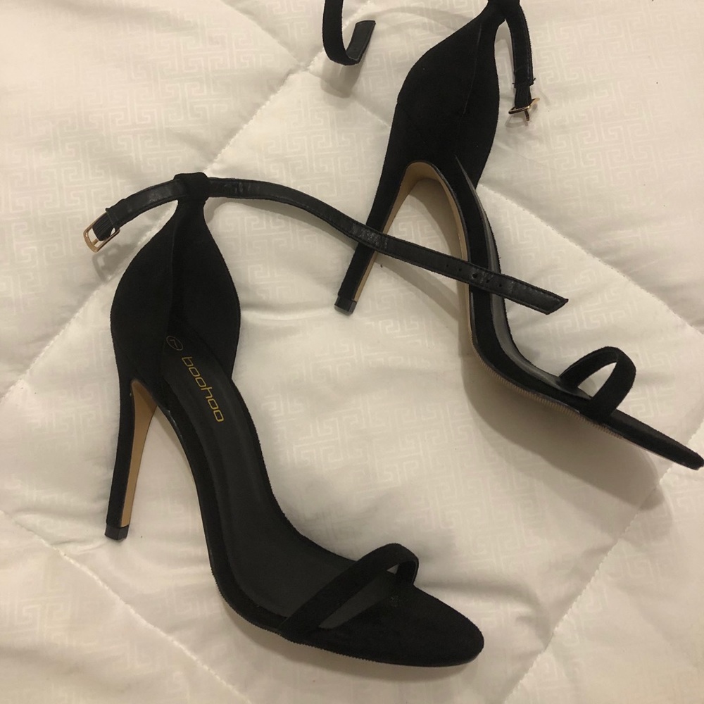 Boohoo black single strap heeled sandal